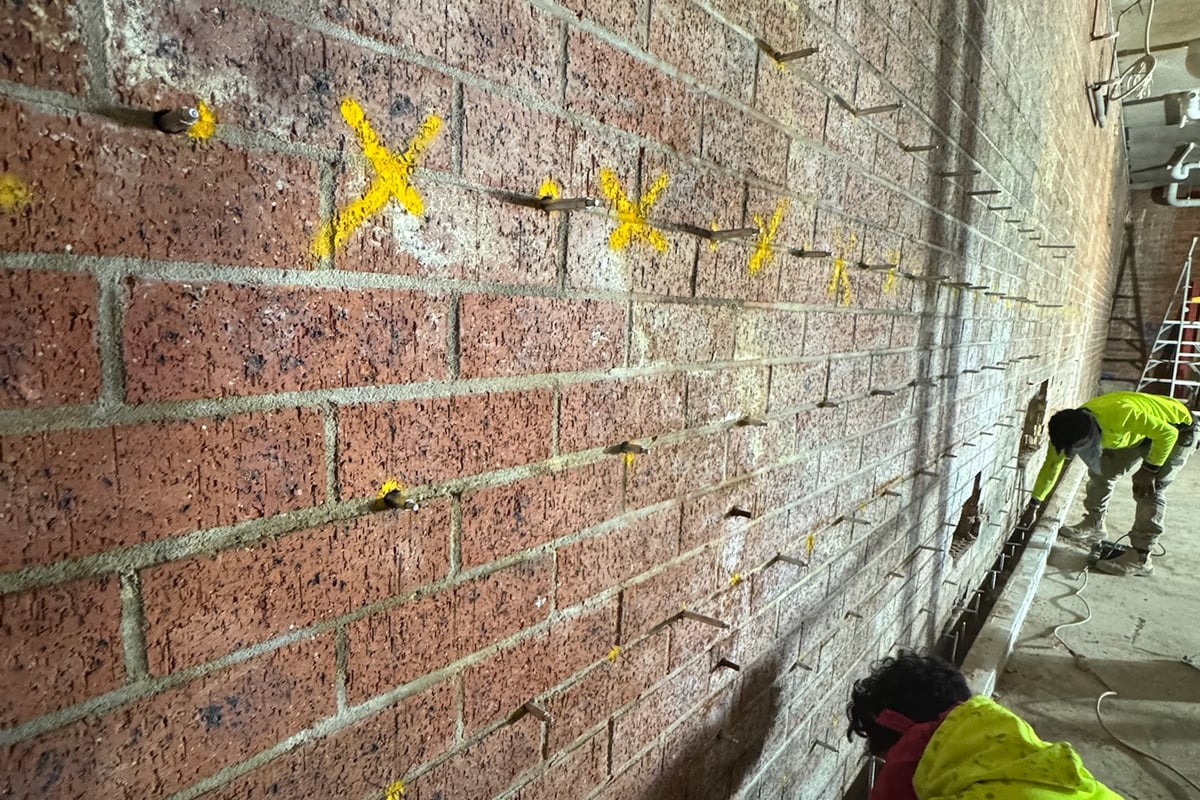 Hydrophilic polyurethane resin injection process at failed joint systems