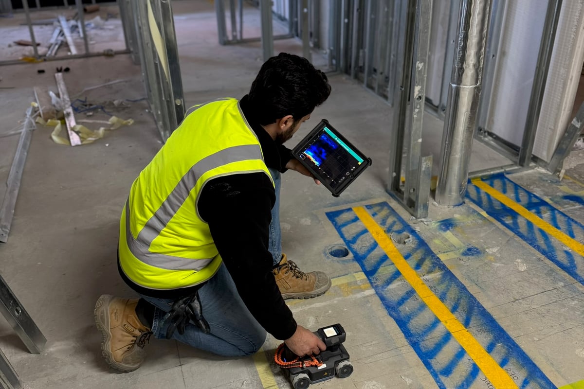 Real-time GPR display showing cable position and depth data