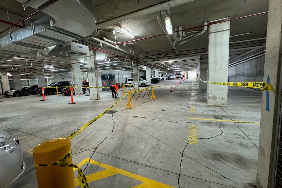 Epoxy resin injection process for slab crack repair using grid pattern